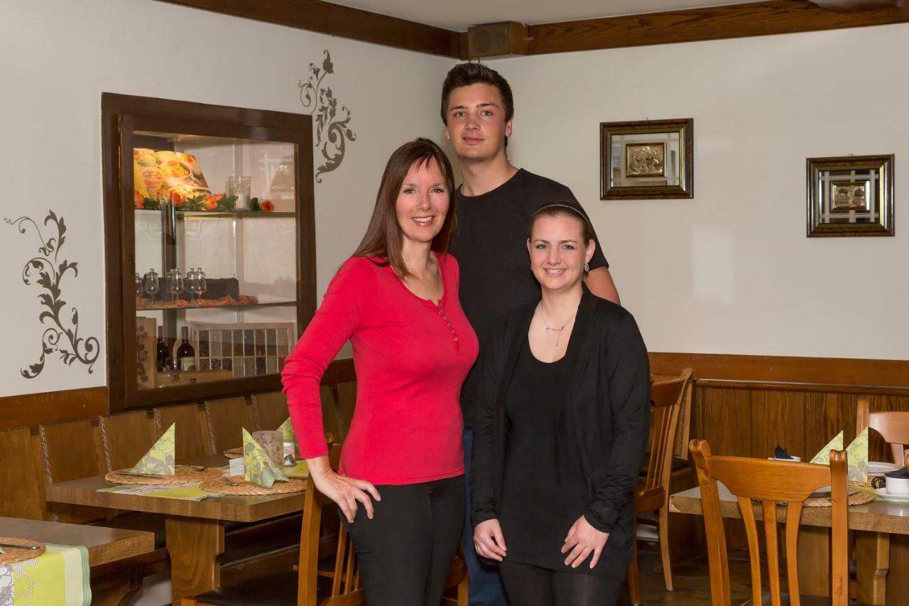 Pension Grune Au Hasselroth Bagian luar foto